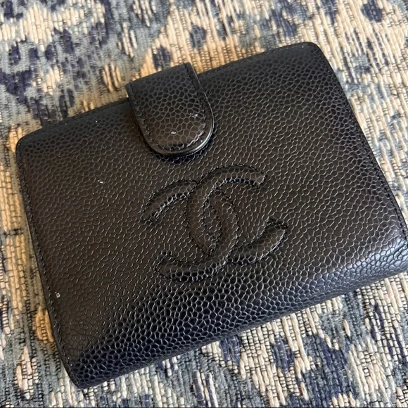 Chanel Black caviar Compact Wallet - Picture 3 of 14